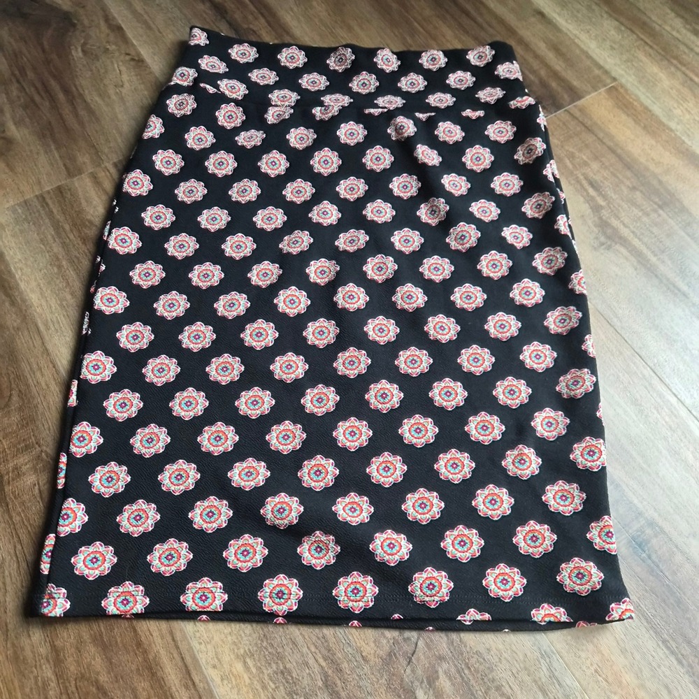 LuLaRoe Cassie Pencil Skirt Womens Medium Black Floral Mandala Geometric Stretch